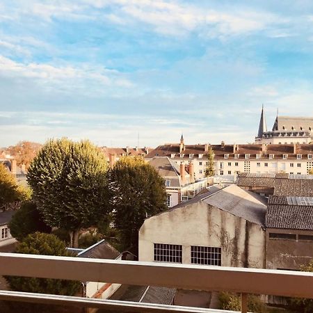 Appartement Avec Parking Et Balcon Vue Cathedrale Chartres Exterior photo