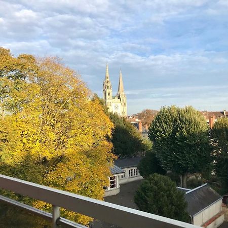 Appartement Avec Parking Et Balcon Vue Cathedrale Chartres Exterior photo